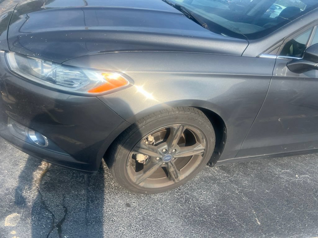 Used 2016 Ford Fusion SE FWD image 3