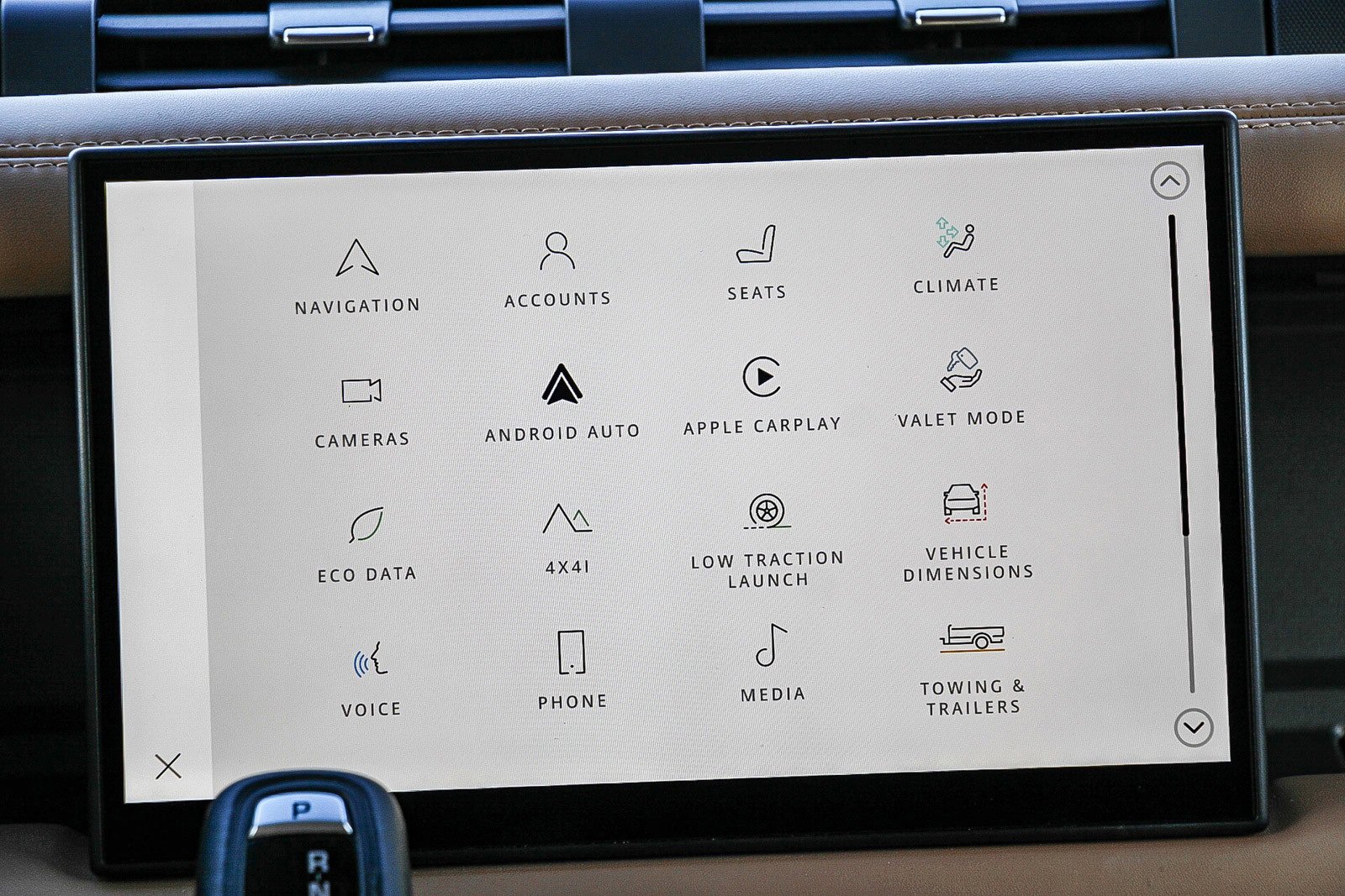 Used 2025 Land Rover Defender 130 X-Dynamic SE image 14