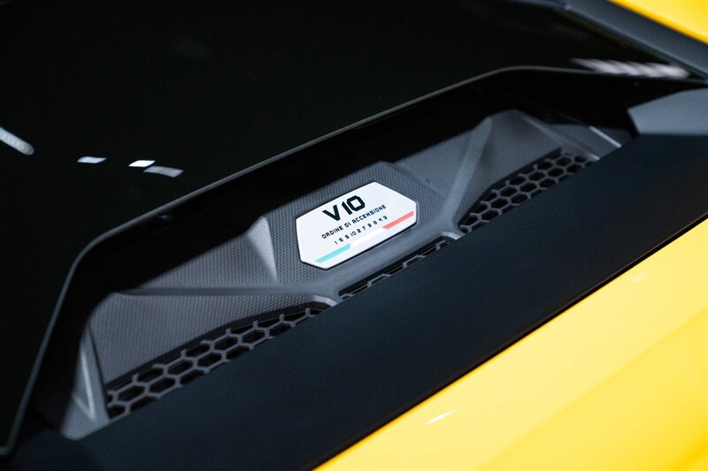 Used 2021 Lamborghini Huracan EVO RWD image 12
