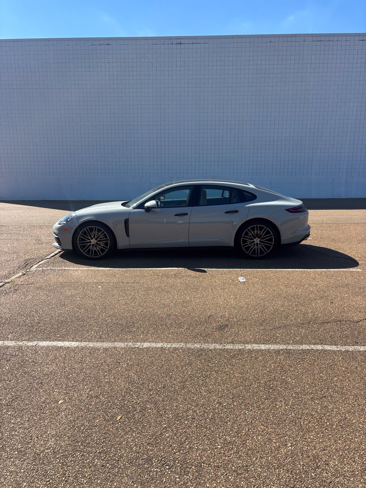 Used 2019 Porsche Panamera image 3