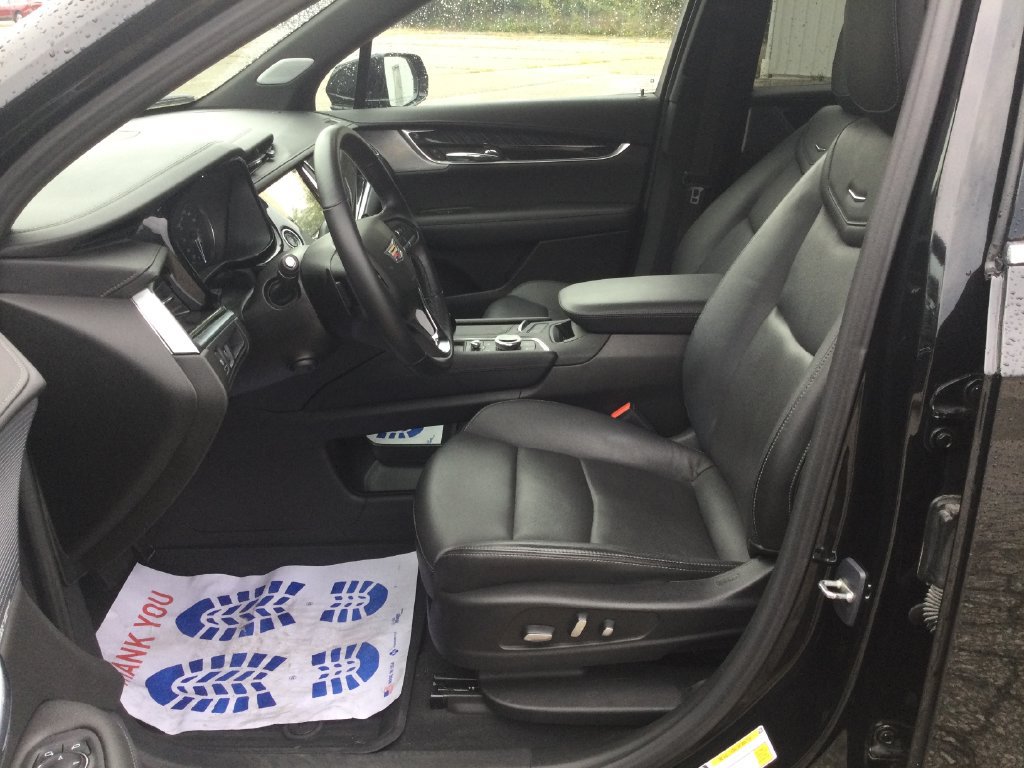 Used 2024 Cadillac XT6 Premium Luxury w/ LPO, Floor Liner Package AWD/4WD image 14