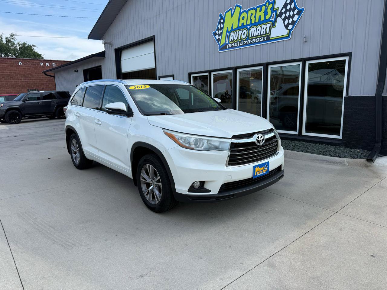 Used 2015 Toyota Highlander XLE AWD/4WD image 1