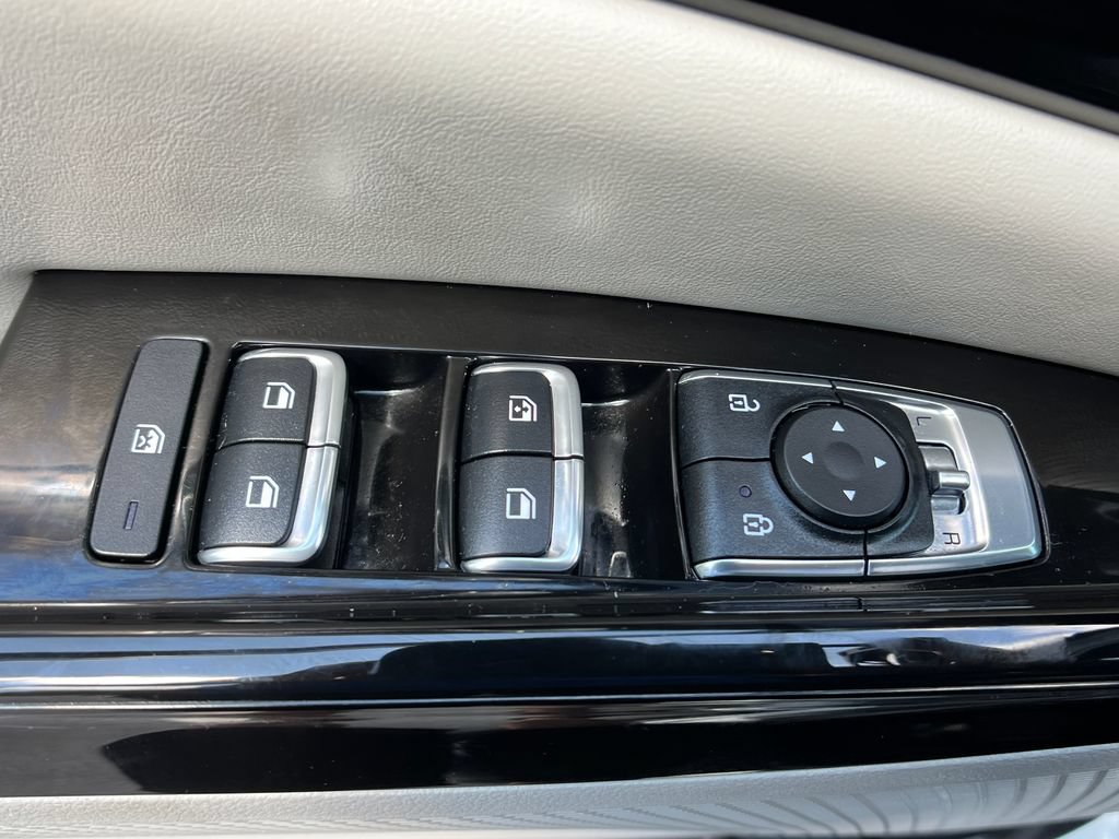 Used 2024 Kia Carnival EX FWD image 12