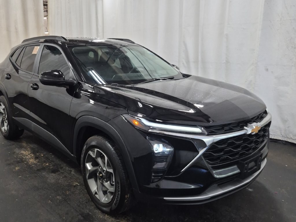 Used 2026 Chevrolet Trax LT w/ Driver Confidence Package FWD image 4