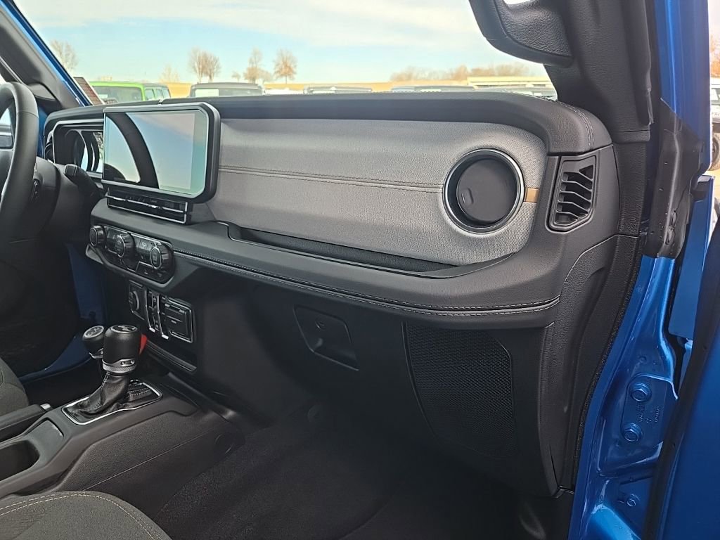 Used 2024 Jeep Wrangler Sahara w/ Technology Group AWD/4WD image 75