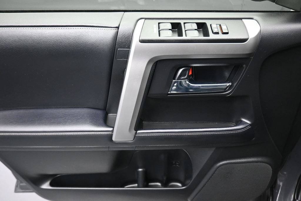 Used 2024 Toyota 4Runner SR5 AWD/4WD image 10