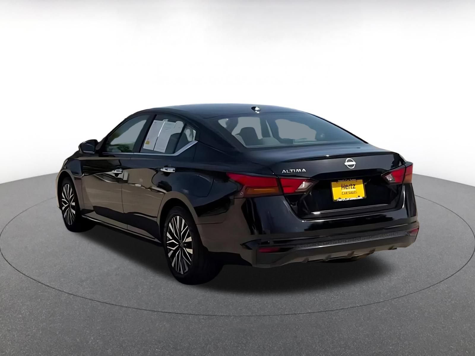 Used 2025 Nissan Altima 2.5 SV FWD image 9