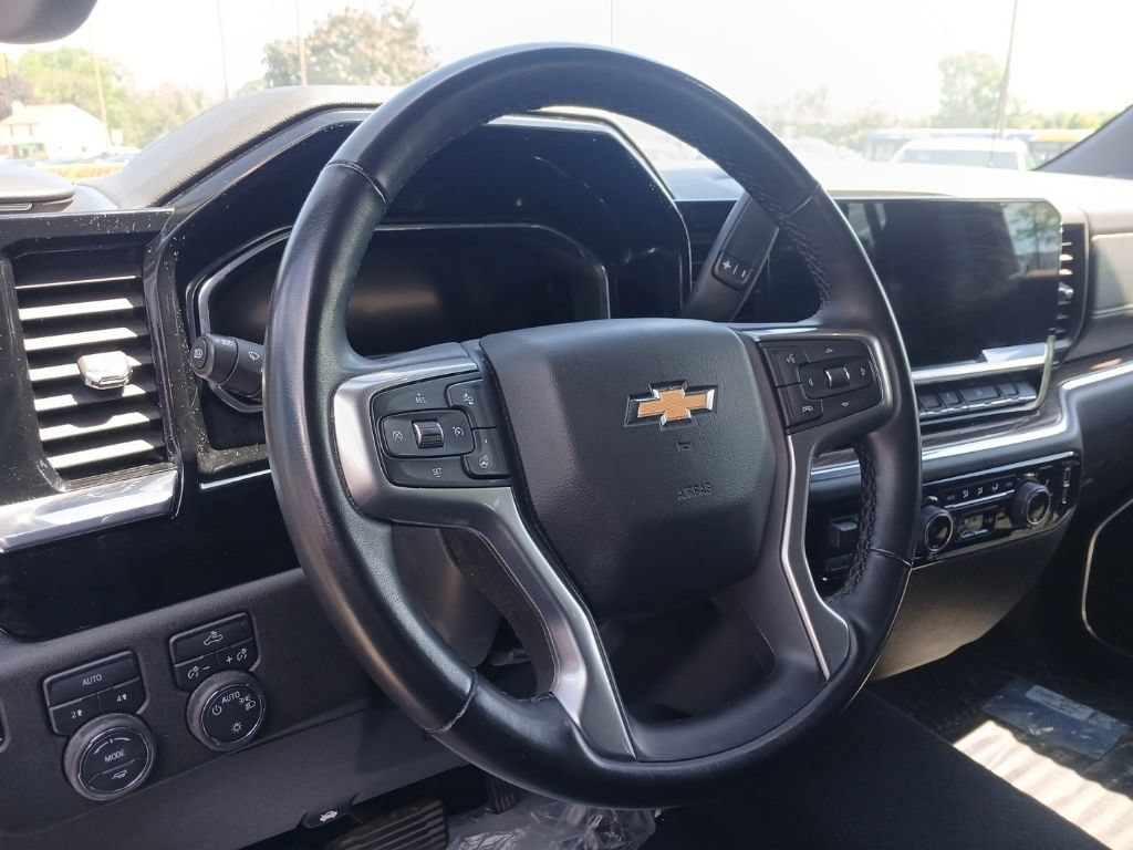 Used 2025 Chevrolet Silverado 1500 LT AWD/4WD image 19