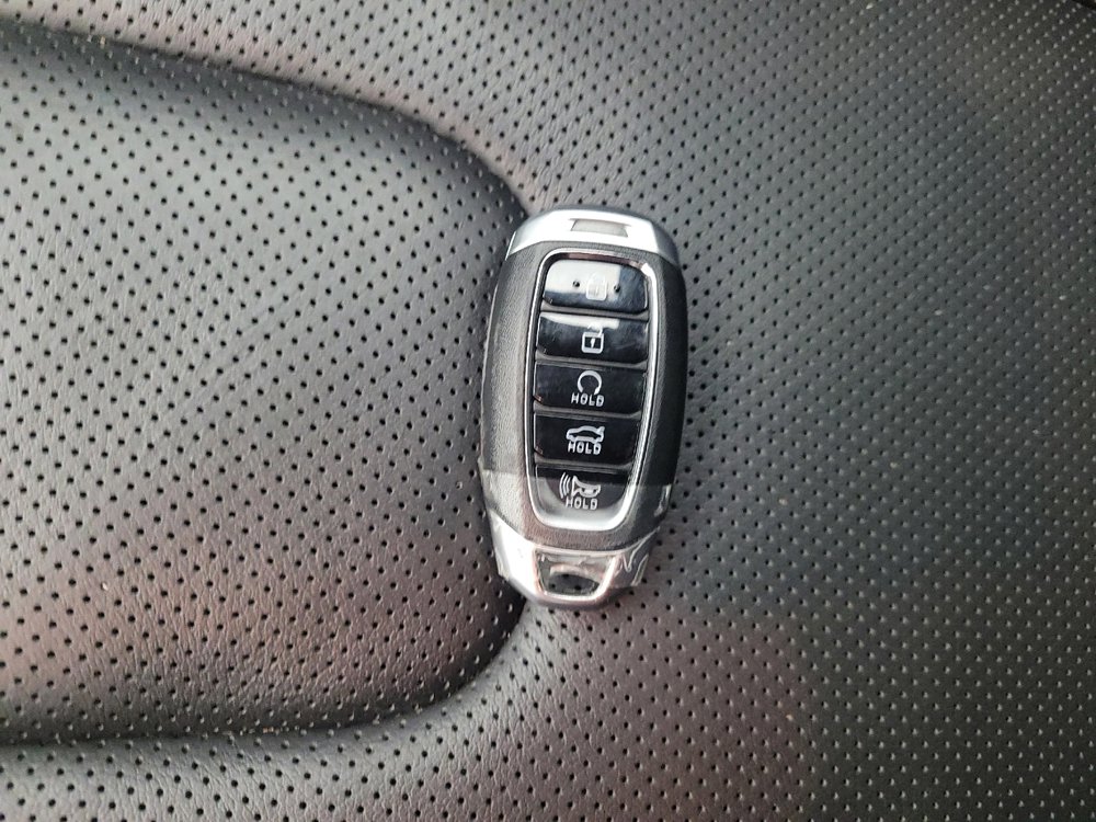 Used 2023 Hyundai Elantra Limited FWD image 32