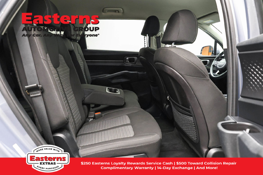 Used 2023 Kia Sorento LX AWD/4WD image 23