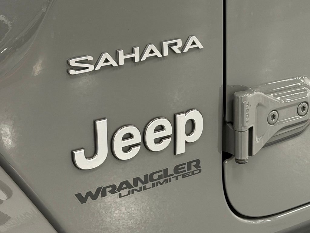Used 2021 Jeep Wrangler Unlimited Sahara w/ Dual Top Group image 8