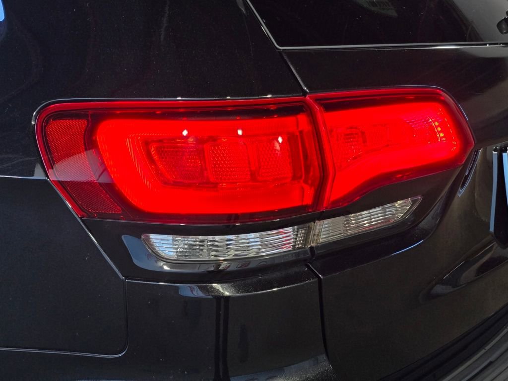 Used 2015 Jeep Grand Cherokee Altitude RWD image 10