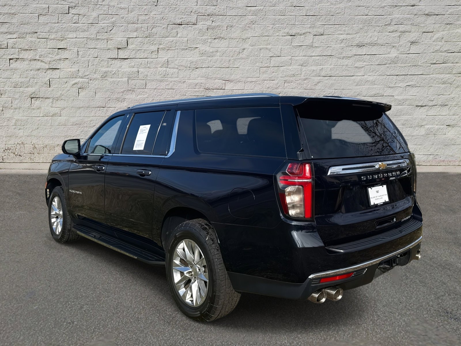 Used 2023 Chevrolet Suburban Premier image 7