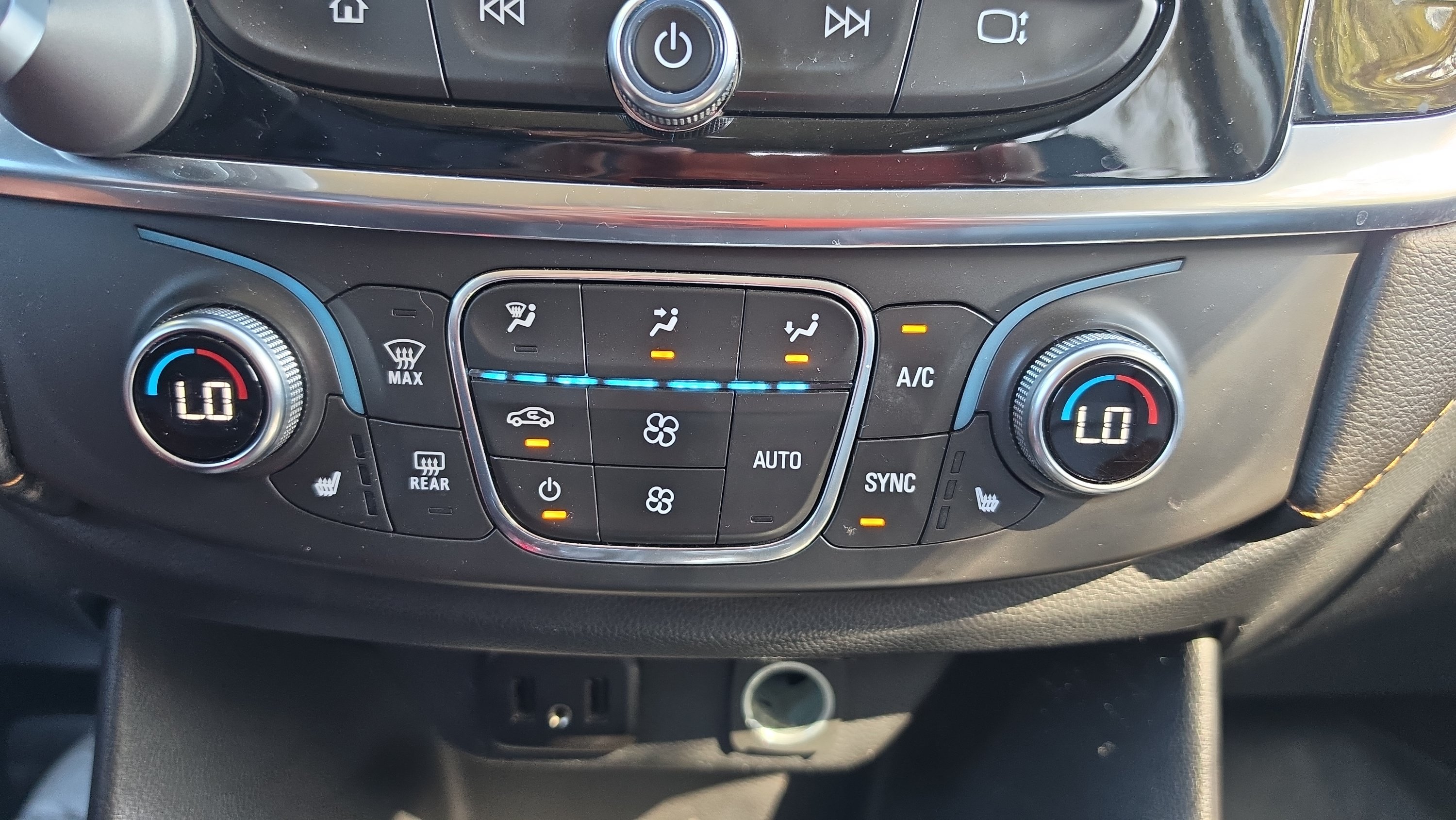 Used 2019 Chevrolet Traverse LT FWD image 15