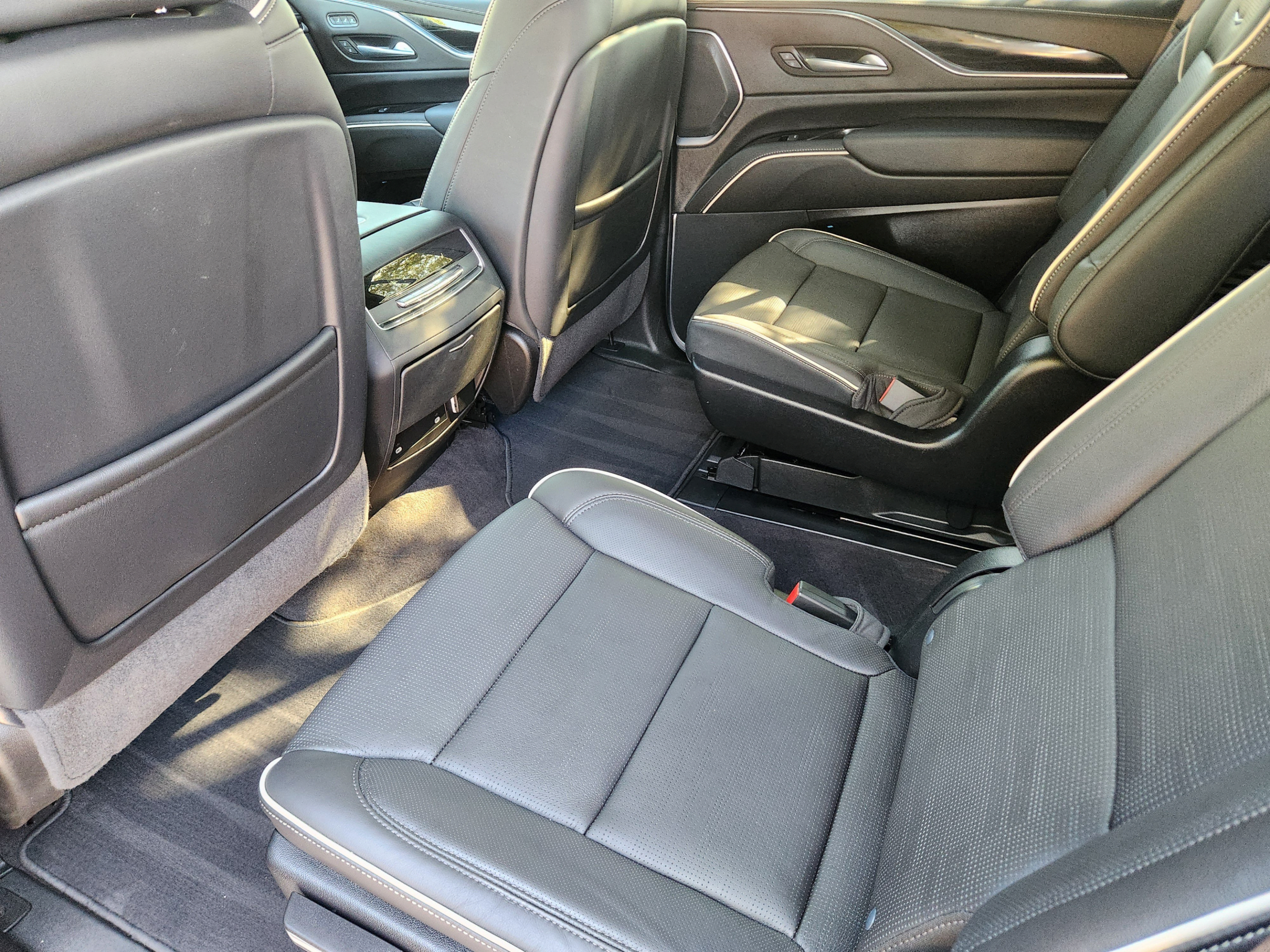 Used 2024 Cadillac Escalade Sport w/ LPO, ONYX Package AWD/4WD image 26