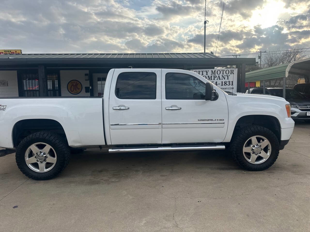 Used 2013 GMC Sierra 2500 Denali w/ Suspension Package, Off-Road image 1