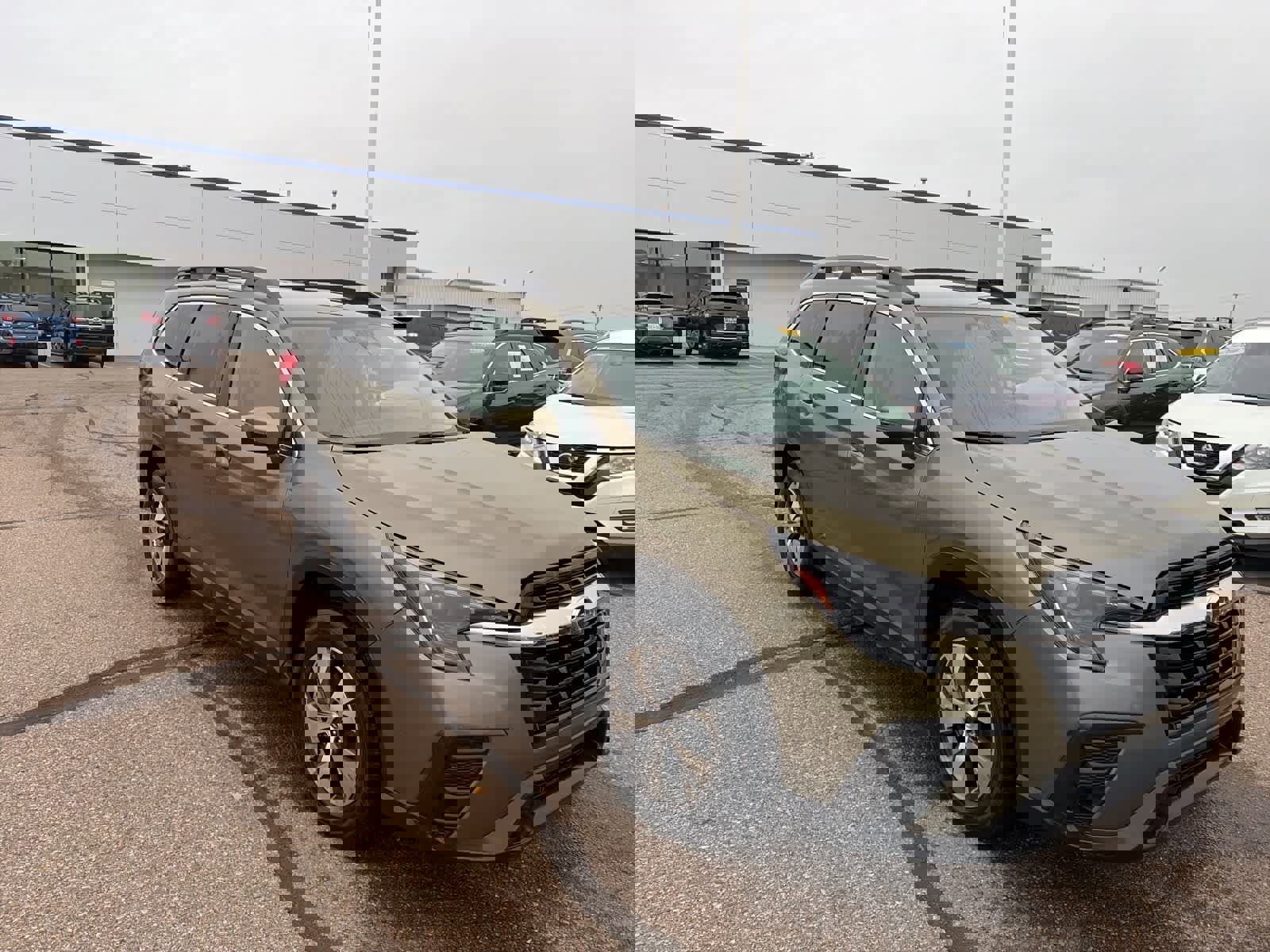 Used 2023 Subaru Ascent Premium w/ Convenience Package image 4