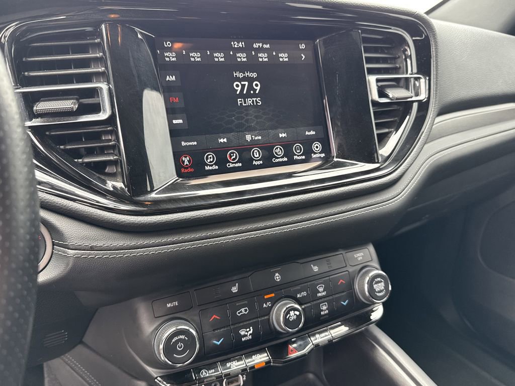 Used 2023 Dodge Durango SXT image 21