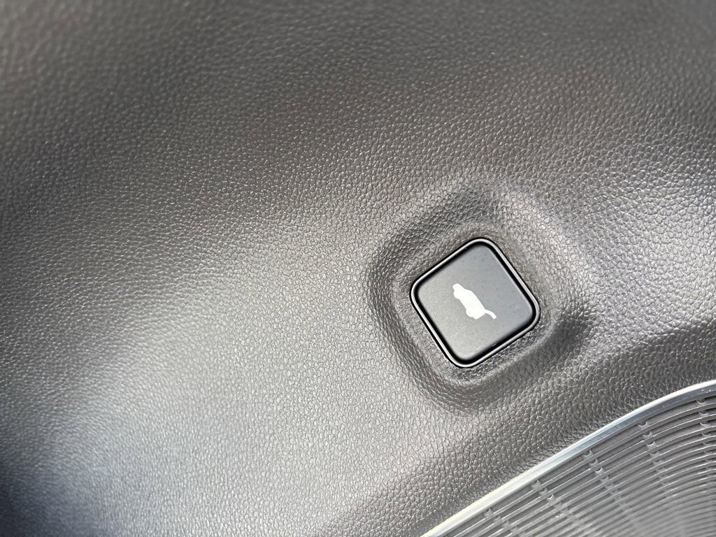 Used 2025 Acura MDX w/ Technology Package image 19