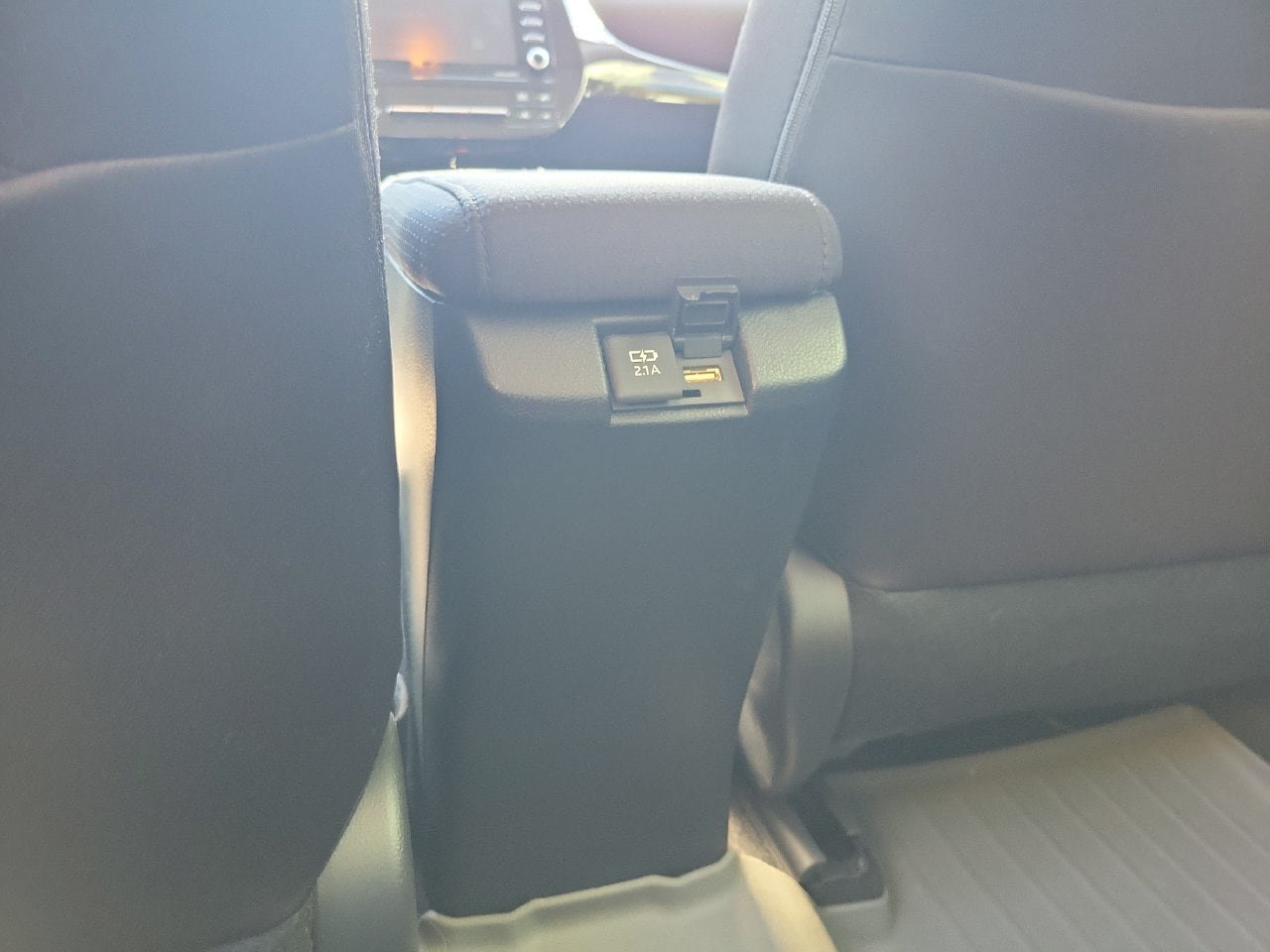 Used 2021 Toyota Prius LE FWD image 11