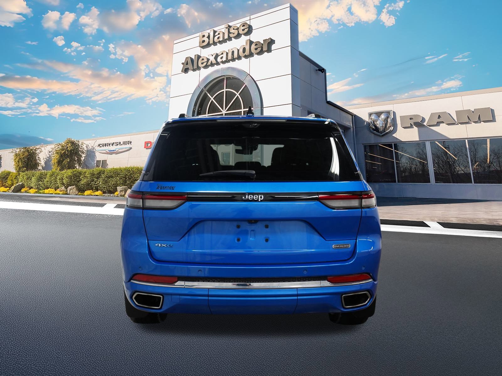 Used 2023 Jeep Grand Cherokee Overland w/ Advanced Protech Group III image 7