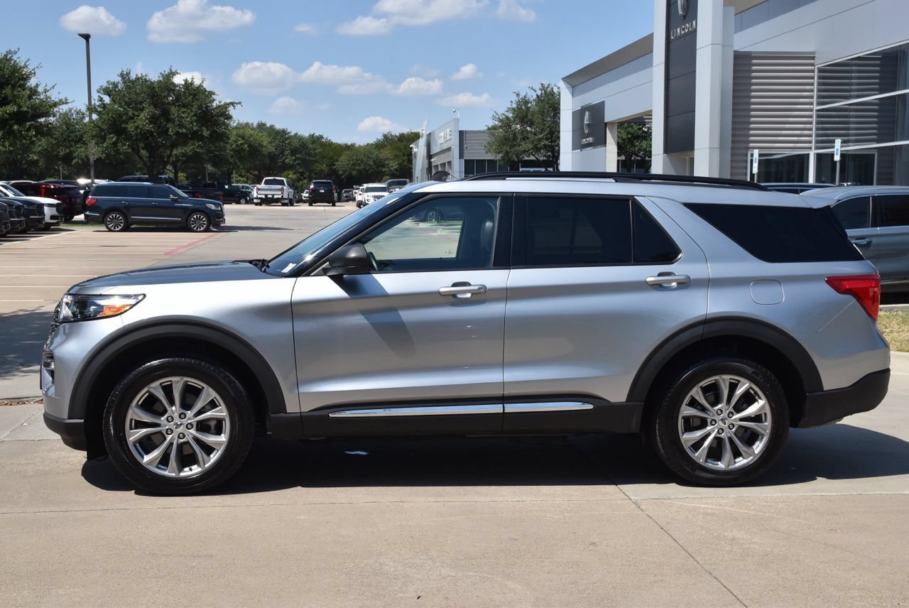 Used 2023 Ford Explorer XLT w/ Equipment Group 202A AWD/4WD image 12
