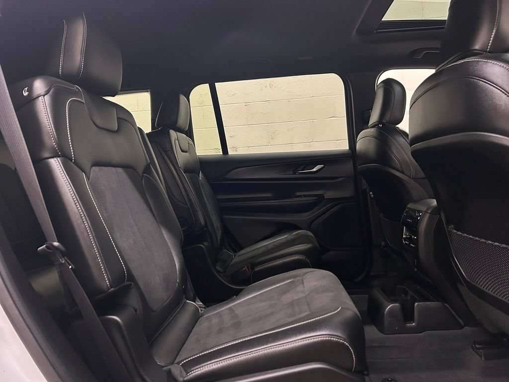 Used 2023 Jeep Grand Cherokee L Laredo AWD/4WD image 11