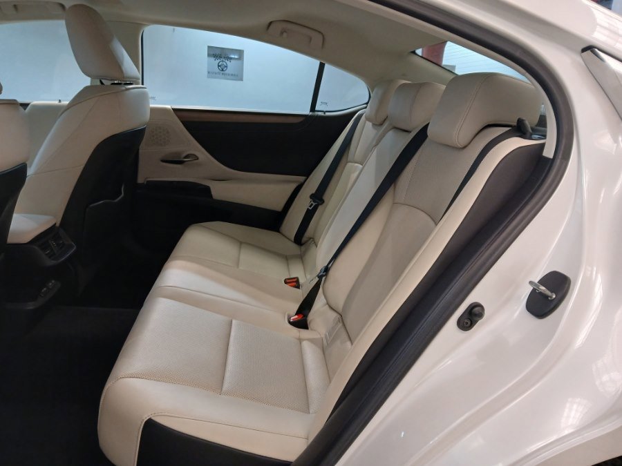 Used 2023 Lexus ES 250 w/ Premium Package image 11