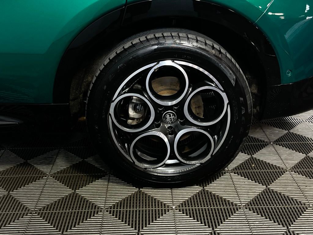 Used 2025 Alfa Romeo Tonale w/ Premium Package image 12