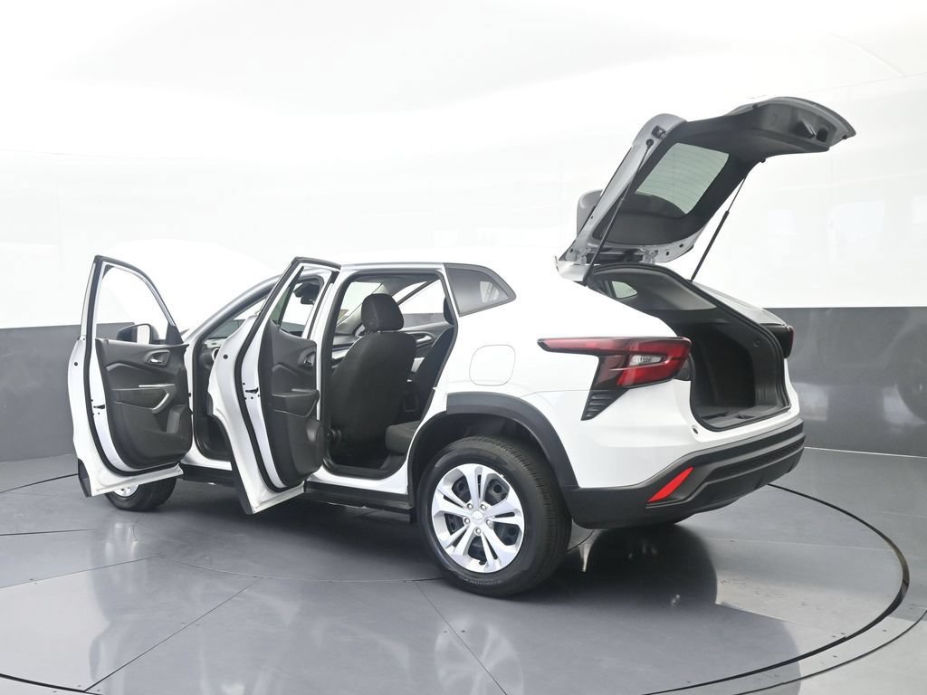 Used 2025 Chevrolet Trax LS FWD image 67