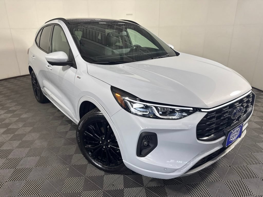 Used 2025 Ford Escape ST-Line Elite w/ Premium Technology Package AWD/4WD image 2