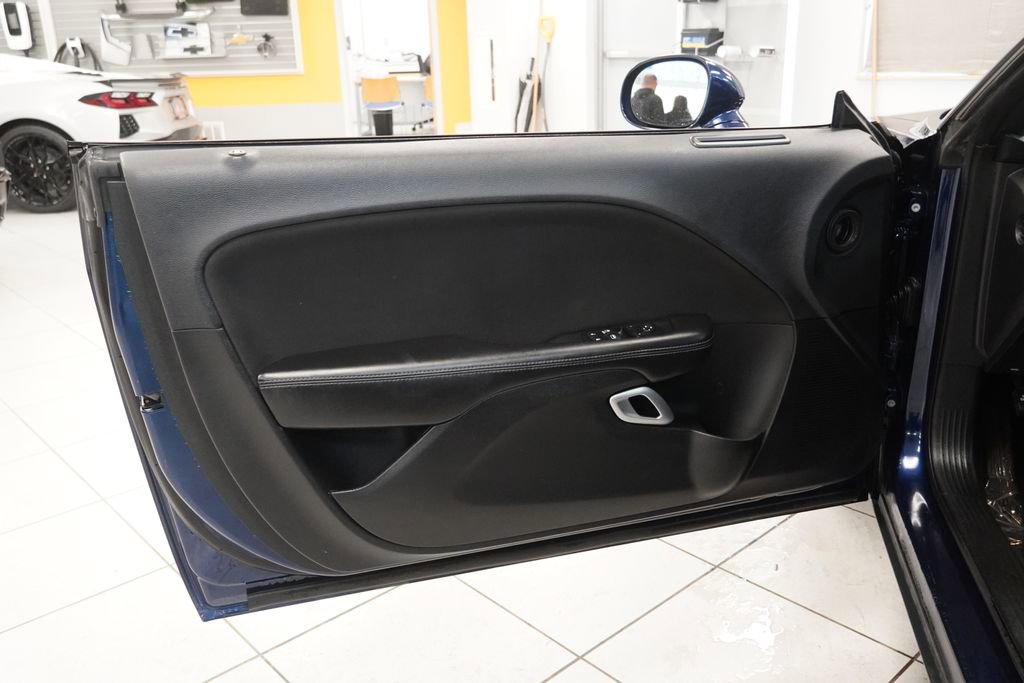Used 2015 Dodge Challenger SXT RWD image 6