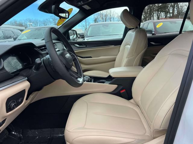 Certified 2024 Jeep Grand Cherokee Limited w/ Black Appearance Package AWD/4WD image 19