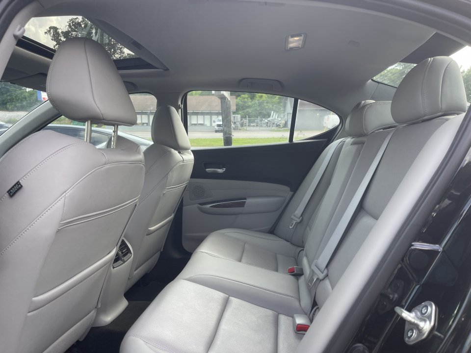 Used 2016 Acura TLX w/ Technology Package FWD image 10