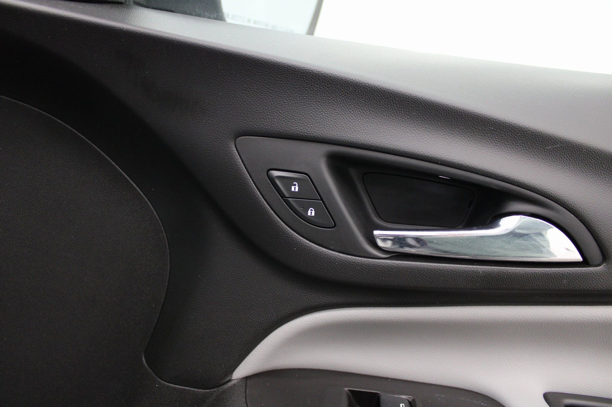 Used 2021 Chevrolet Equinox LT w/ Driver Convenience Package image 30