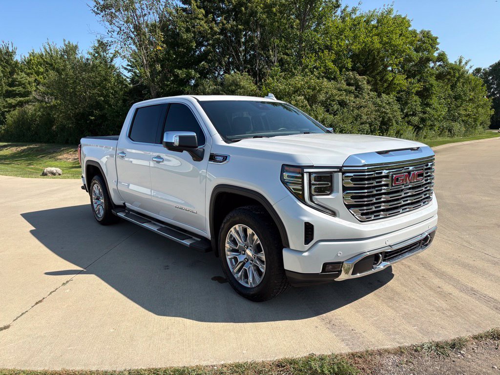 Used 2024 GMC Sierra 1500 Denali w/ Technology Package AWD/4WD image 11