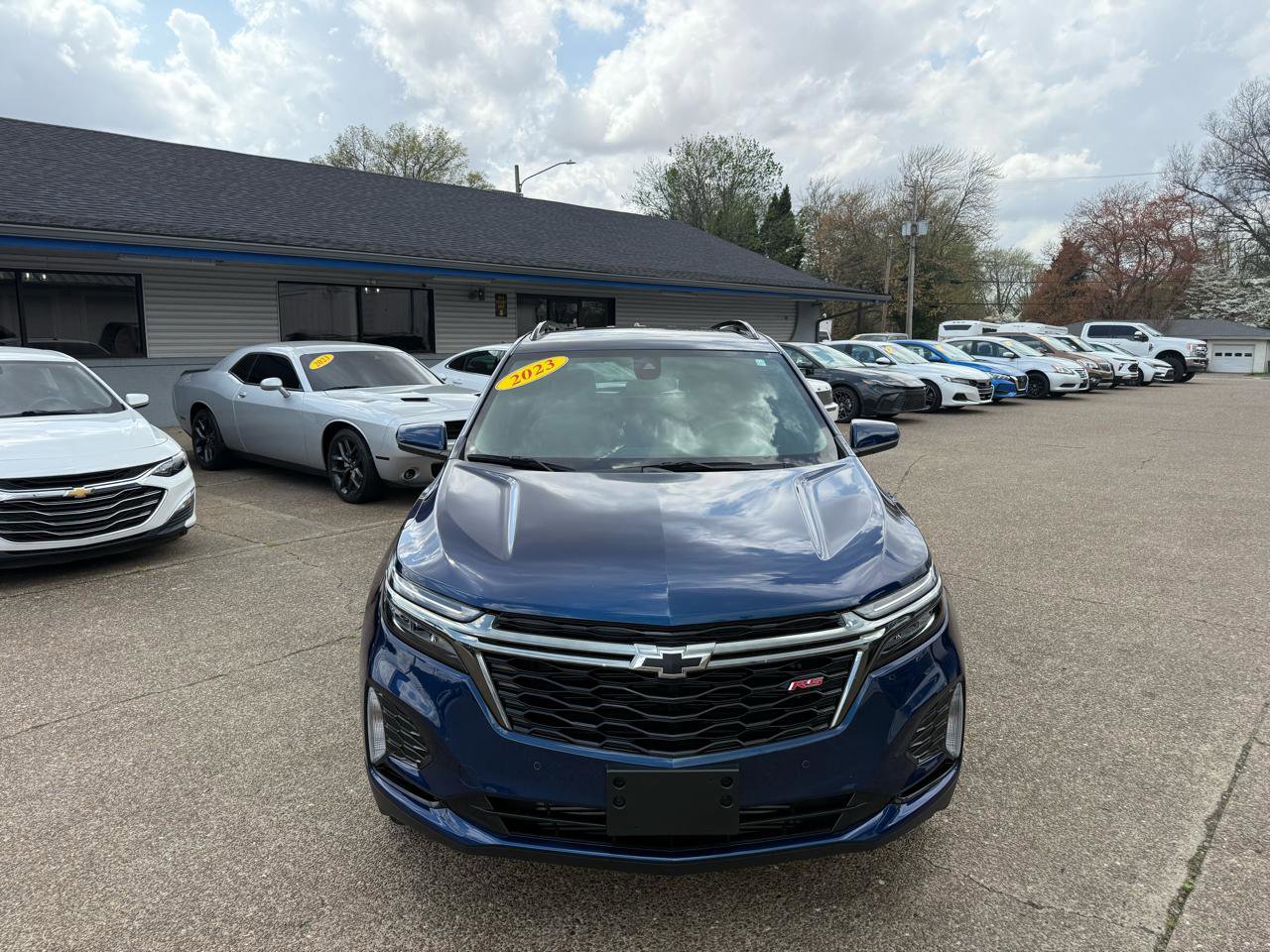 Used 2023 Chevrolet Equinox RS image 2