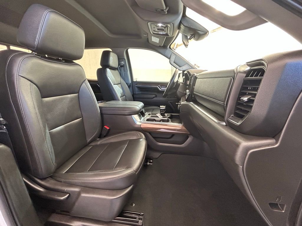 Used 2024 Chevrolet Silverado 1500 LT Trail Boss w/ Convenience Package II image 12