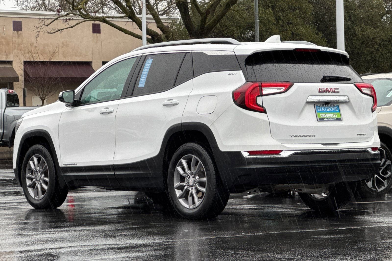 Certified 2024 GMC Terrain SLT image 5