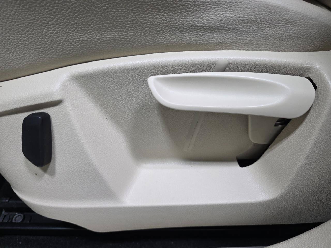Used 2014 Volkswagen Tiguan SEL FWD image 17