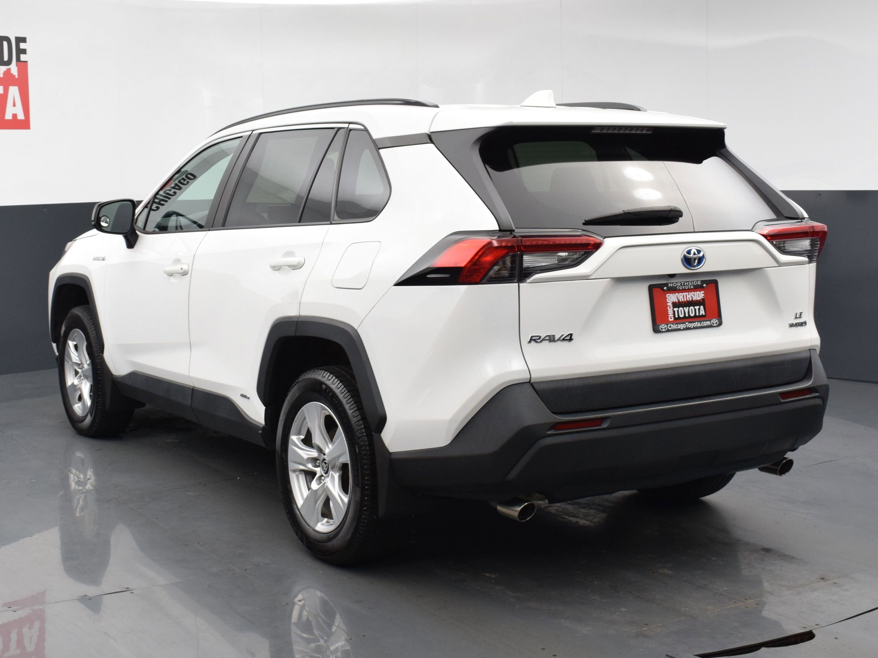 Used 2021 Toyota RAV4 LE AWD/4WD image 3