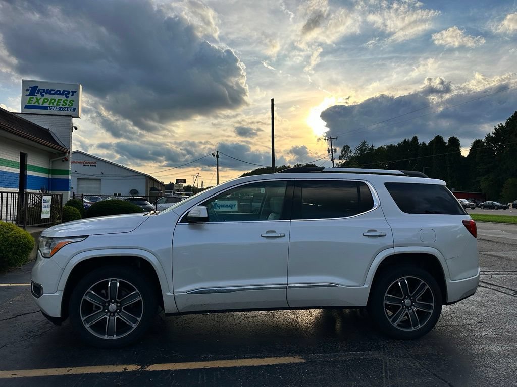 Used 2017 GMC Acadia Denali w/ Technology Package FWD image 3