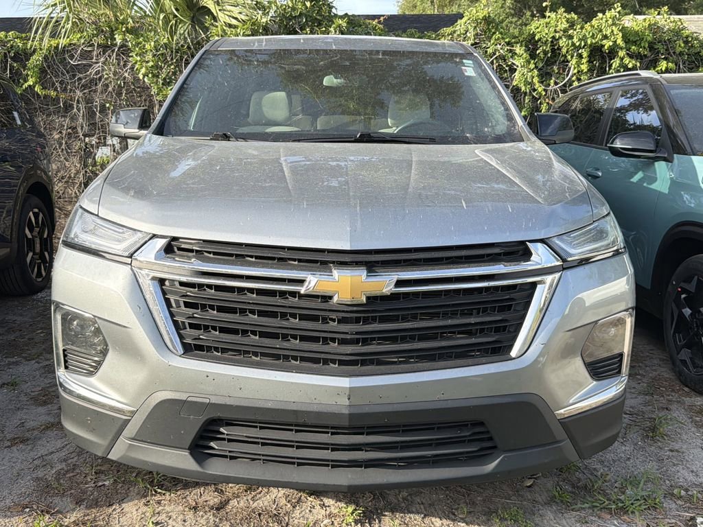 Used 2023 Chevrolet Traverse LS FWD image 2