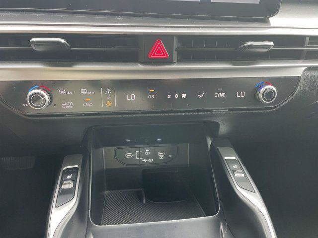 Used 2024 Kia Sorento S AWD/4WD image 29