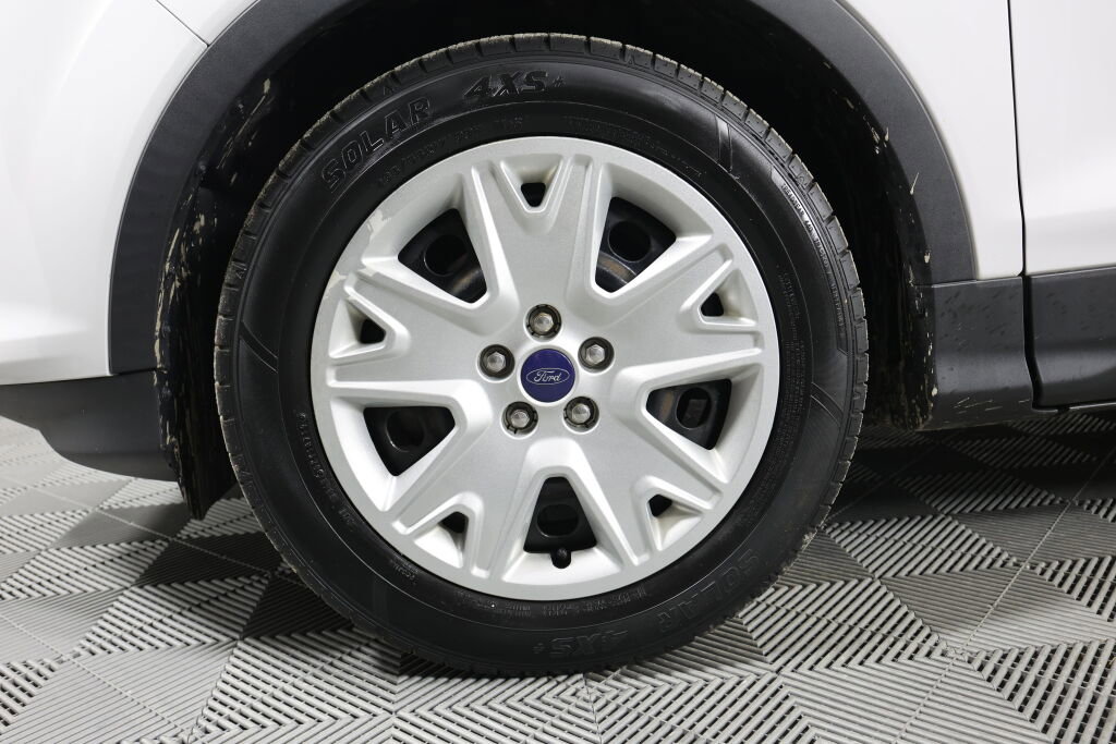 Used 2015 Ford Escape S image 9