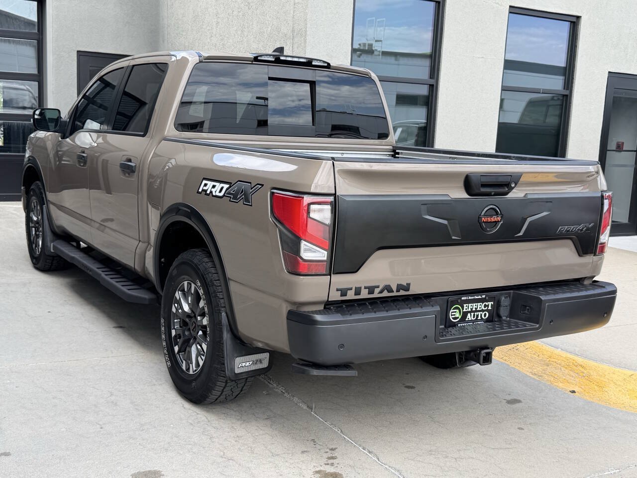 Used 2022 Nissan Titan PRO-4X w/ Pro-4x Convenience Package AWD/4WD image 8