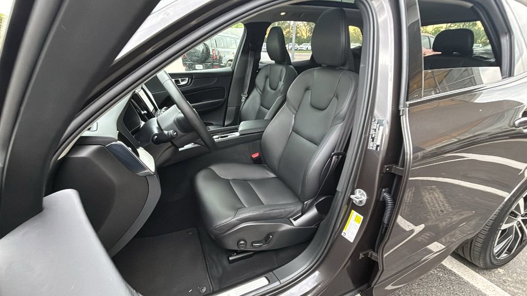 Certified 2025 Volvo XC60 B5 Plus AWD/4WD image 25