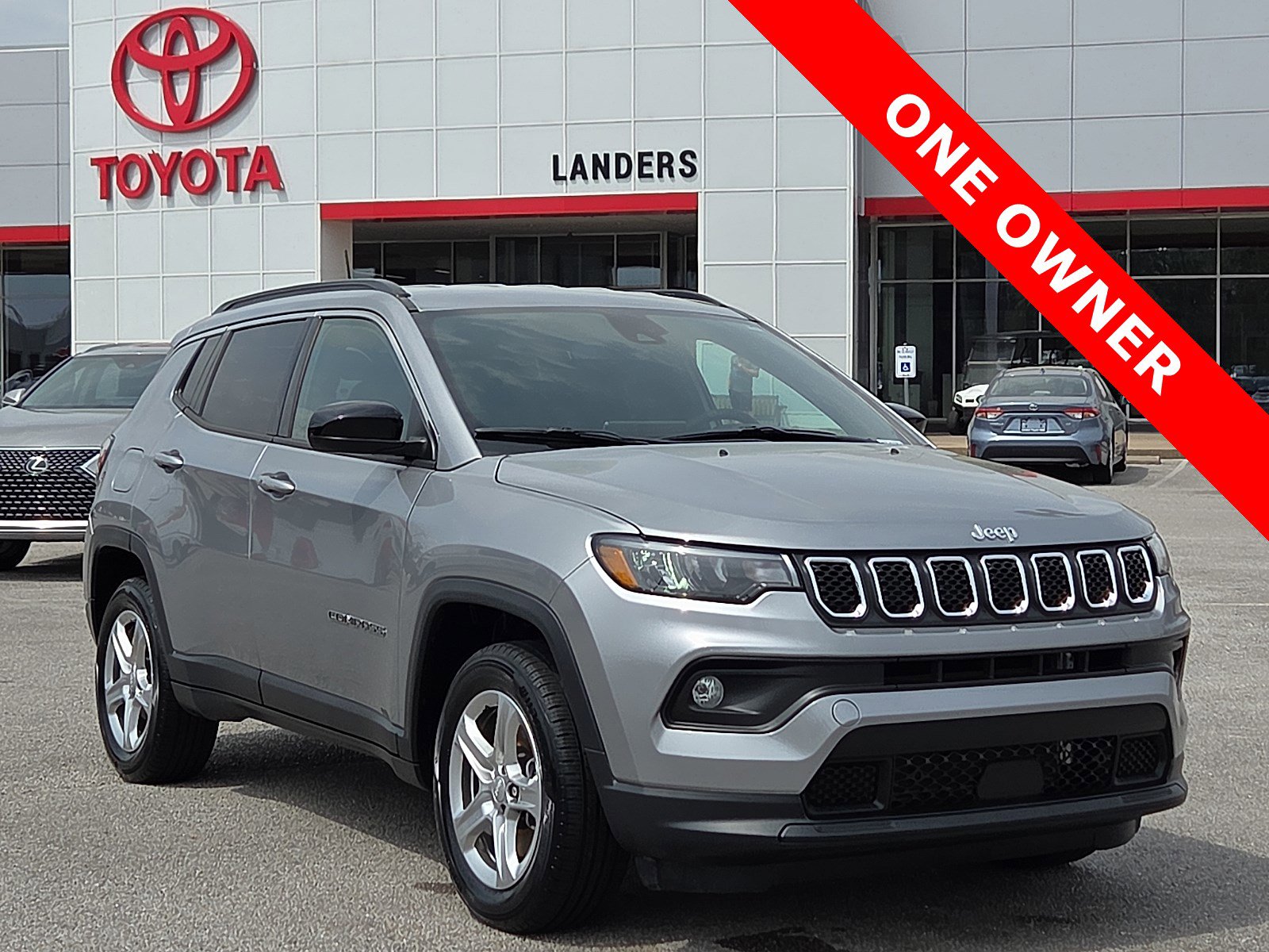 Used 2024 Jeep Compass Latitude AWD/4WD image 1