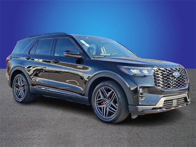 Used 2025 Ford Explorer ST image 3