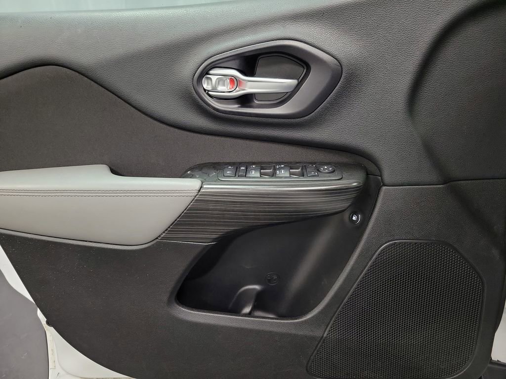 Used 2014 Jeep Cherokee Latitude w/ Comfort/Convenience Group image 23